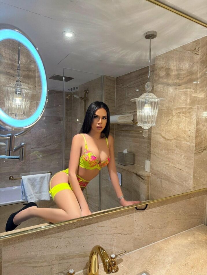 Hot Trans Amanda 19