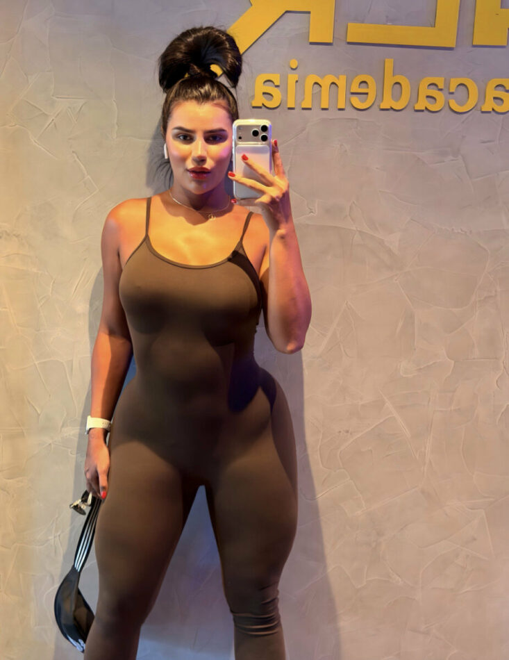 Larissa 4