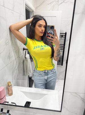 Alana Fidellis 27