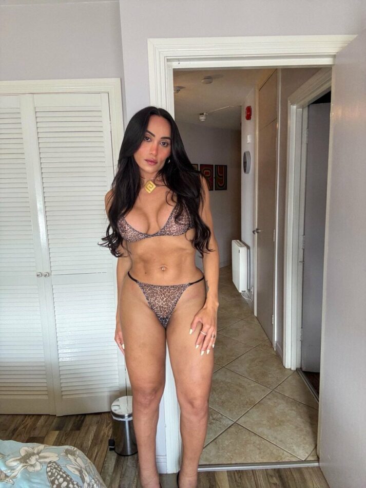 Rebecca Sexy 8