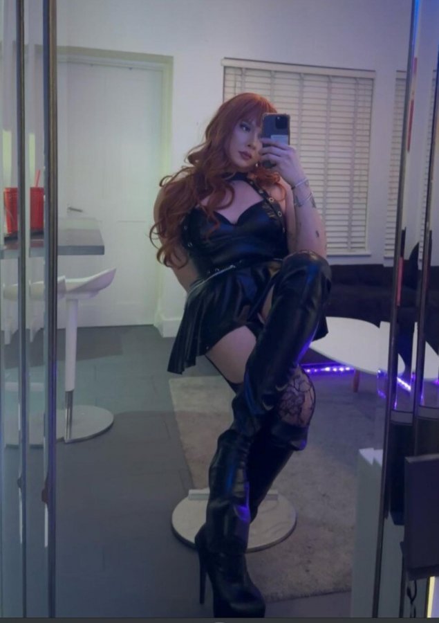 Mistress Lauren 11