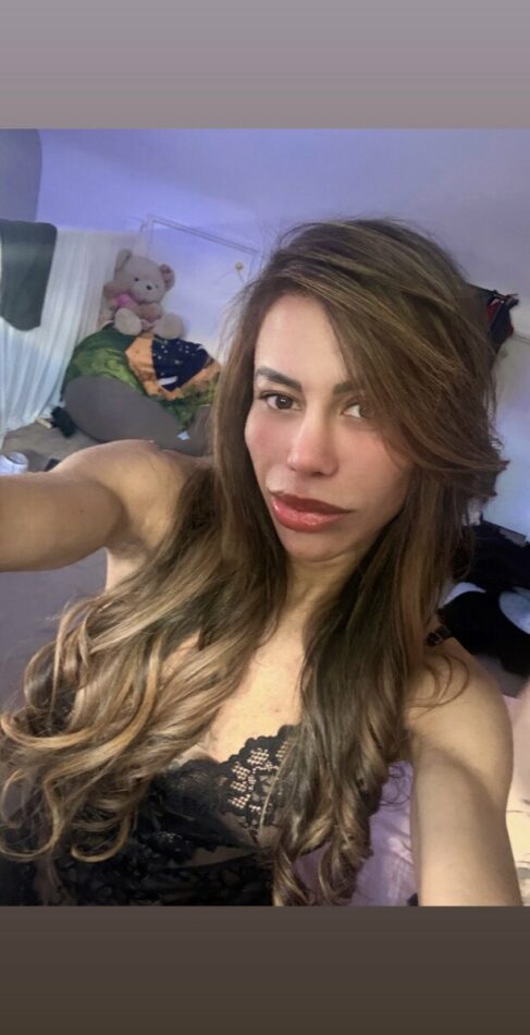 Lara Gorgeous 1