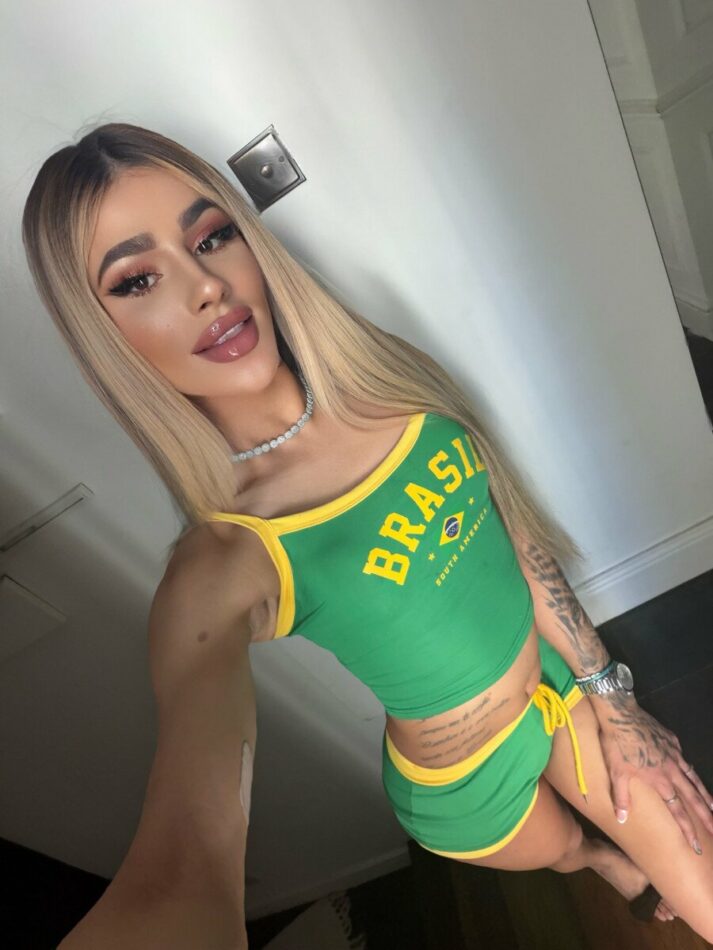 Sophia Hot 16
