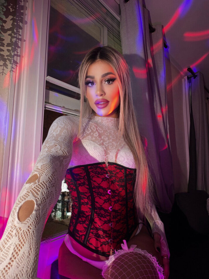 Sophia Hot 17