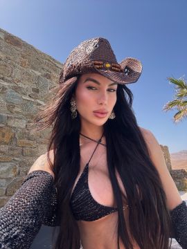 Larissa 1