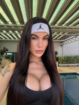 Larissa 24
