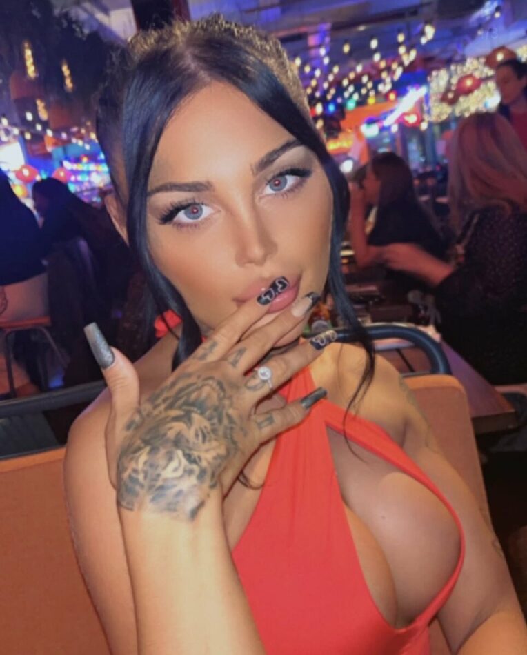 Dakota Divine 2