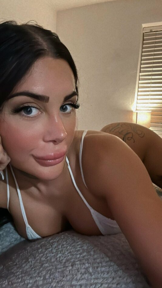 Dakota Divine 16
